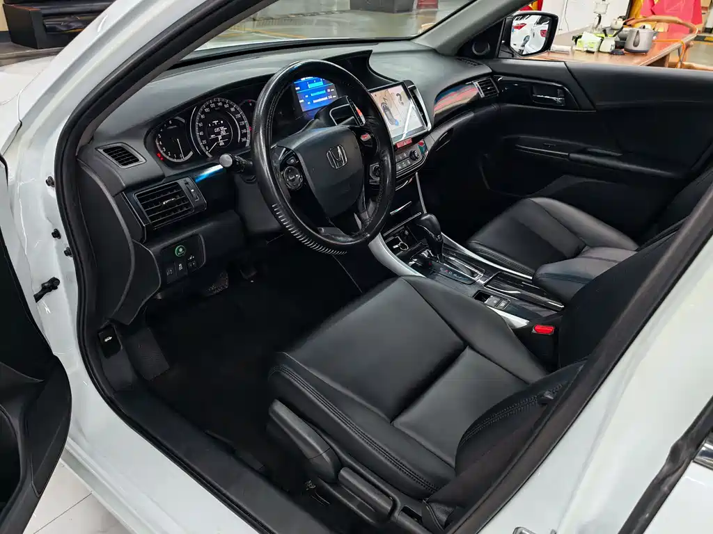 Honda Accord — фото 8