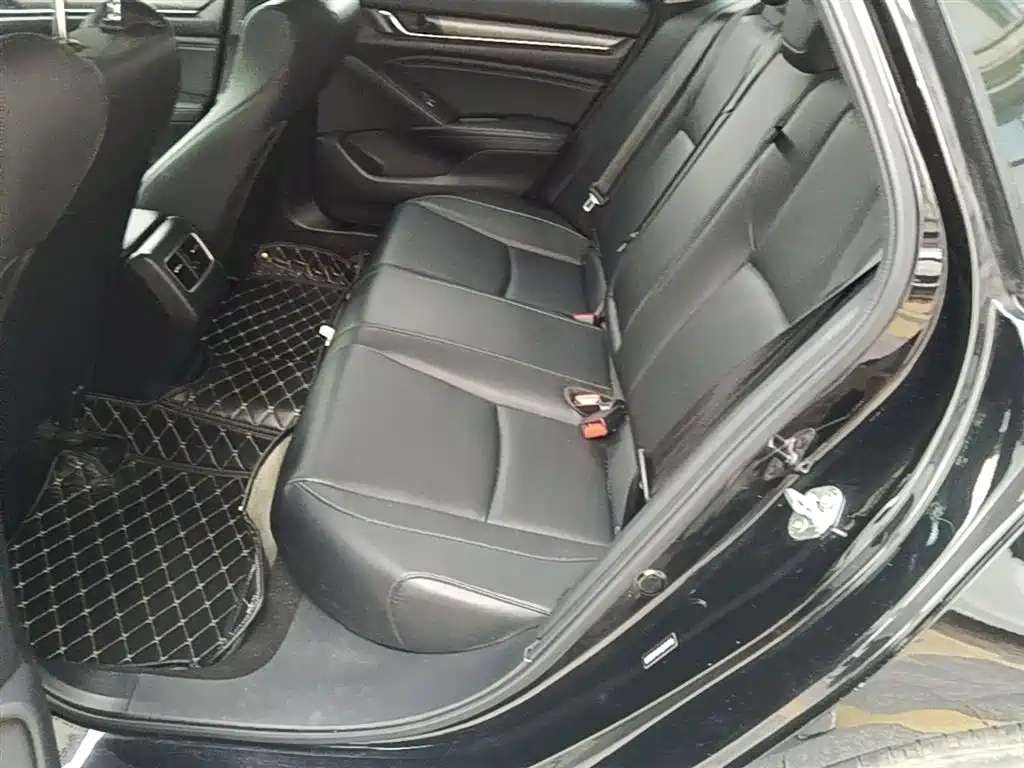 Honda Accord — фото 17