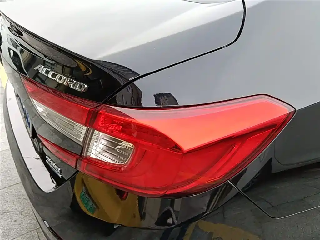 Honda Accord — фото 8