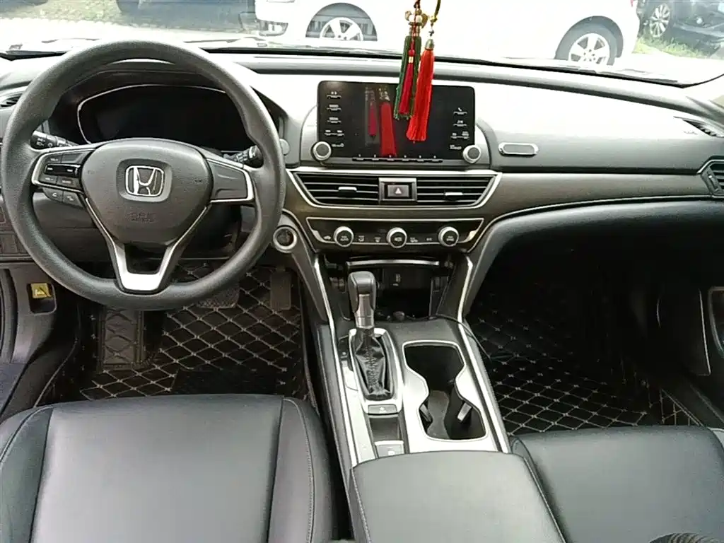 Honda Accord — фото 10