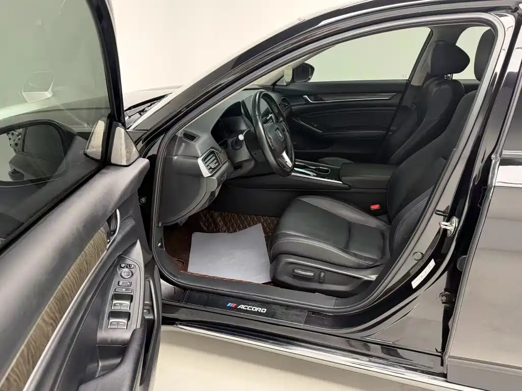 Honda Accord — фото 11