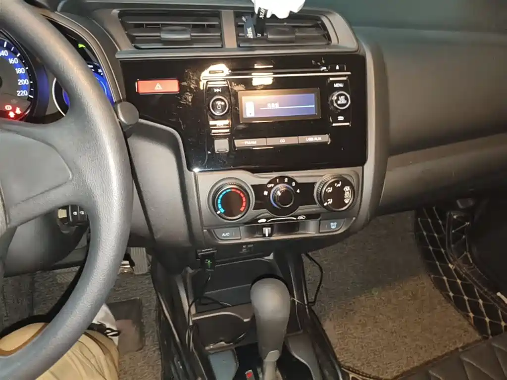 Honda Fit — фото 6