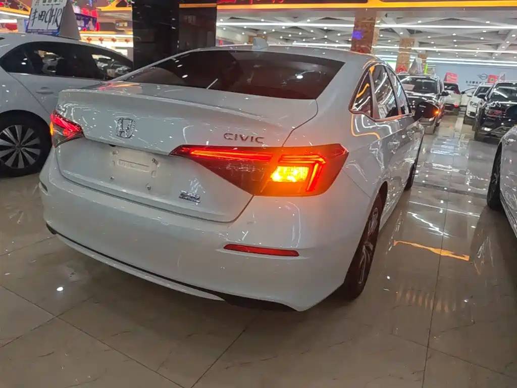 Honda Civic — фото 8