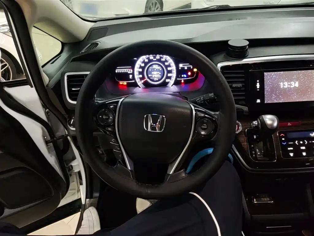 Honda Odyssey — фото 11