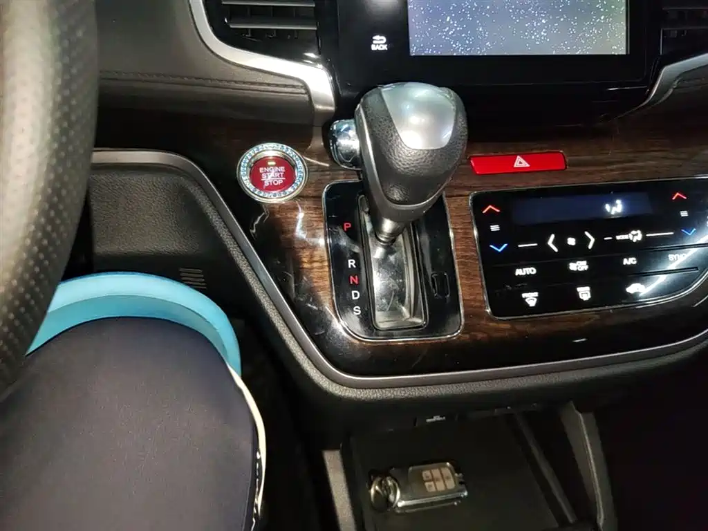 Honda Odyssey — фото 14