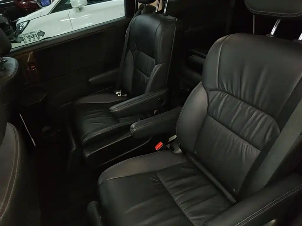 Honda Odyssey — фото 17