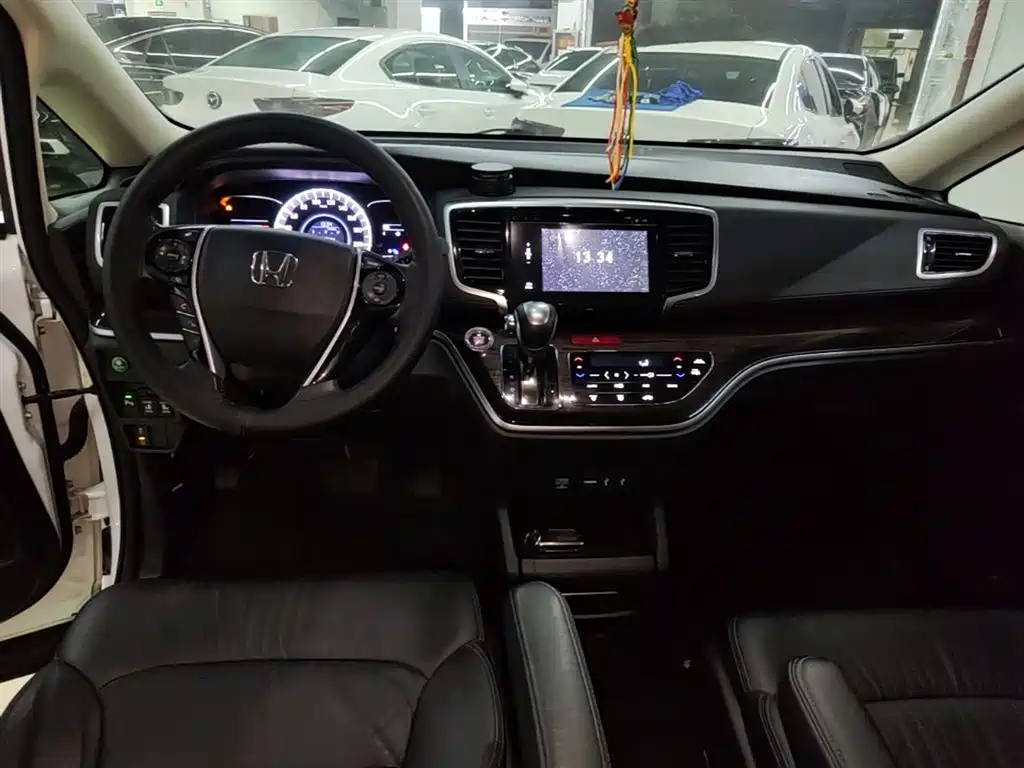 Honda Odyssey — фото 10
