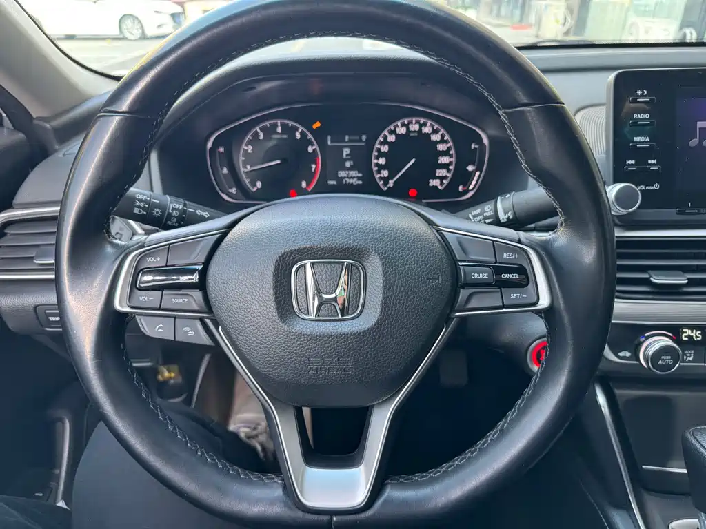 Honda Accord — фото 18