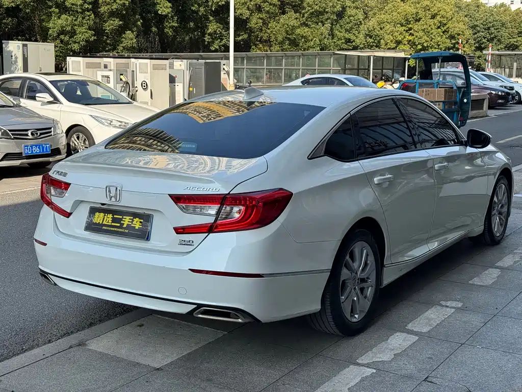 Honda Accord — фото 6