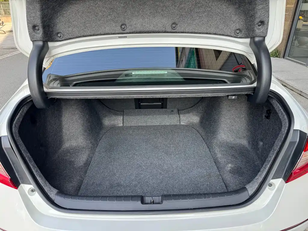 Honda Accord — фото 7