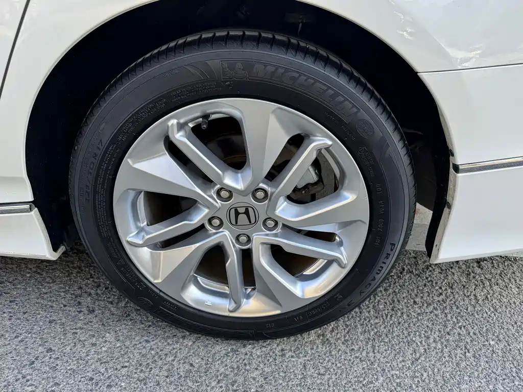 Honda Accord — фото 8