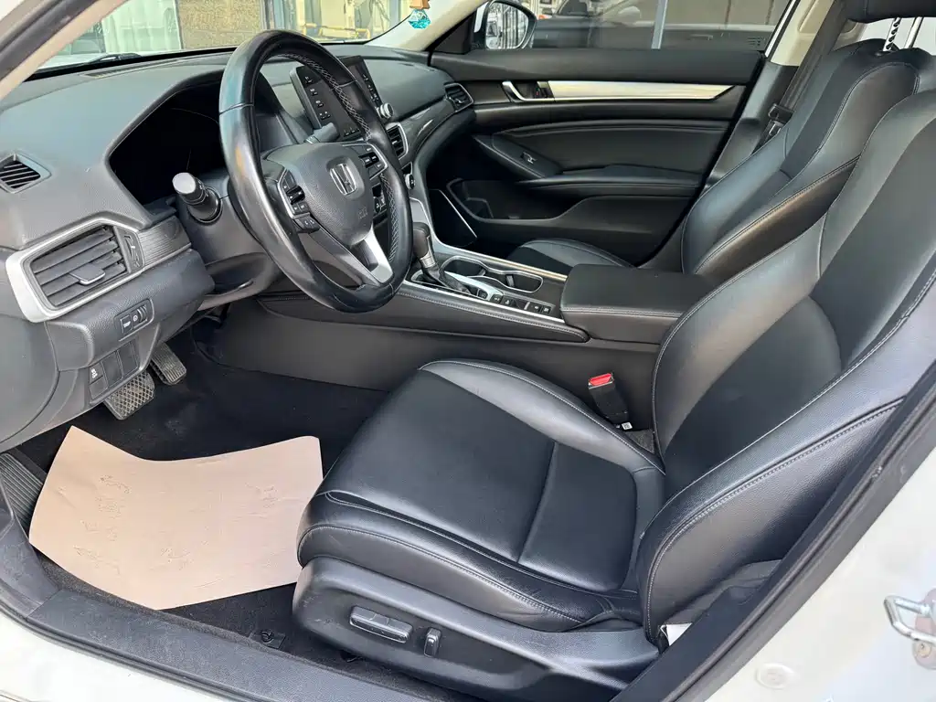 Honda Accord — фото 9