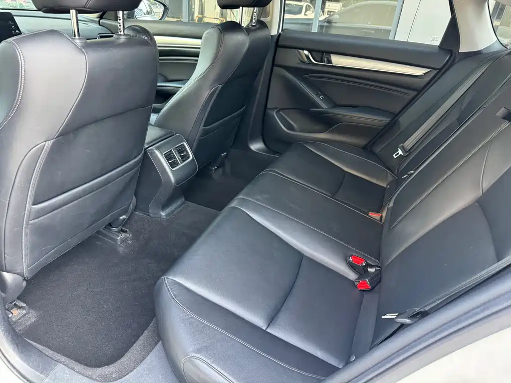 Honda Accord — фото 10