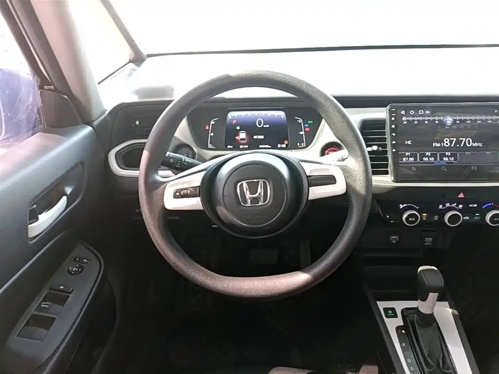Honda Fit — фото 11