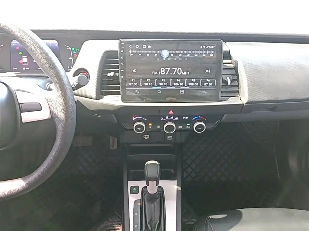 Honda Fit — фото 13