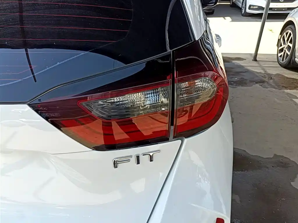 Honda Fit — фото 8
