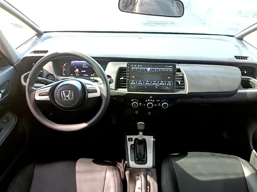 Honda Fit — фото 10