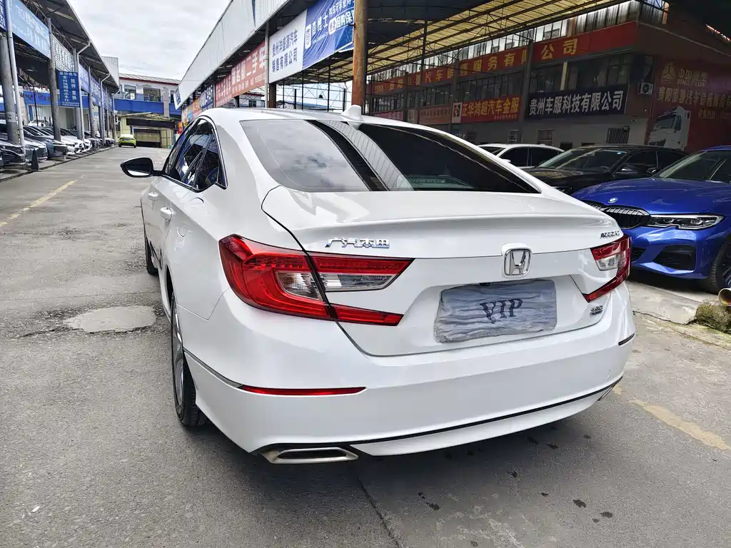 Honda Accord — фото 11