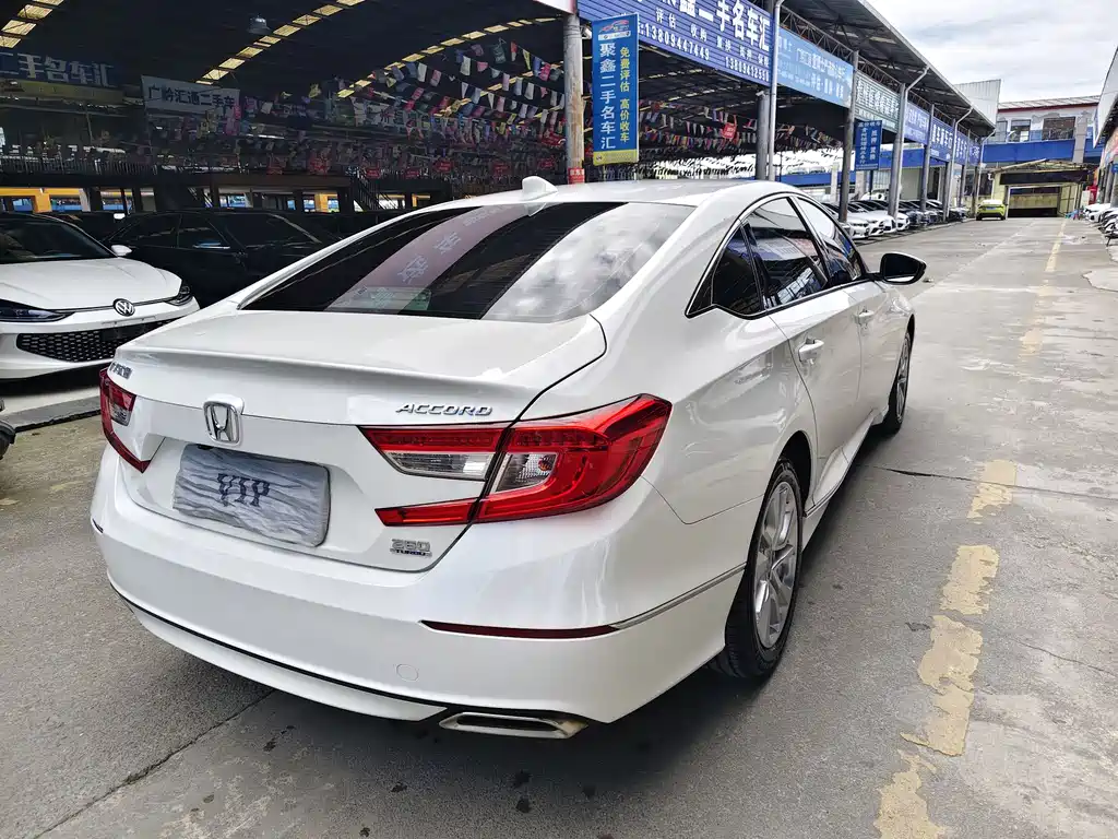 Honda Accord — фото 9