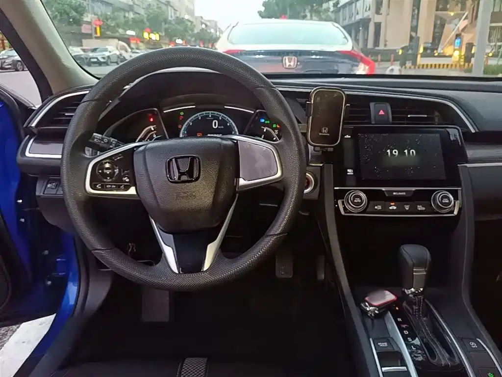 Honda Civic — фото 10