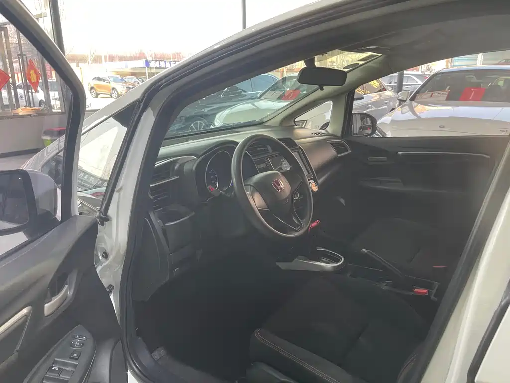 Honda Fit — фото 4