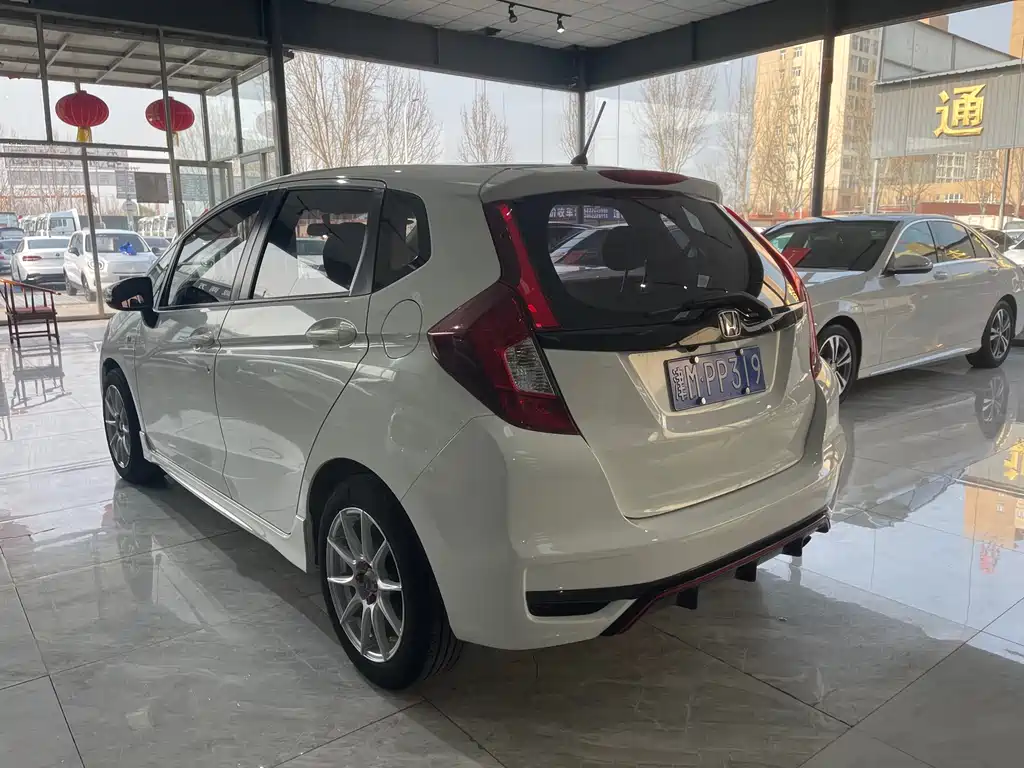 Honda Fit — фото 7