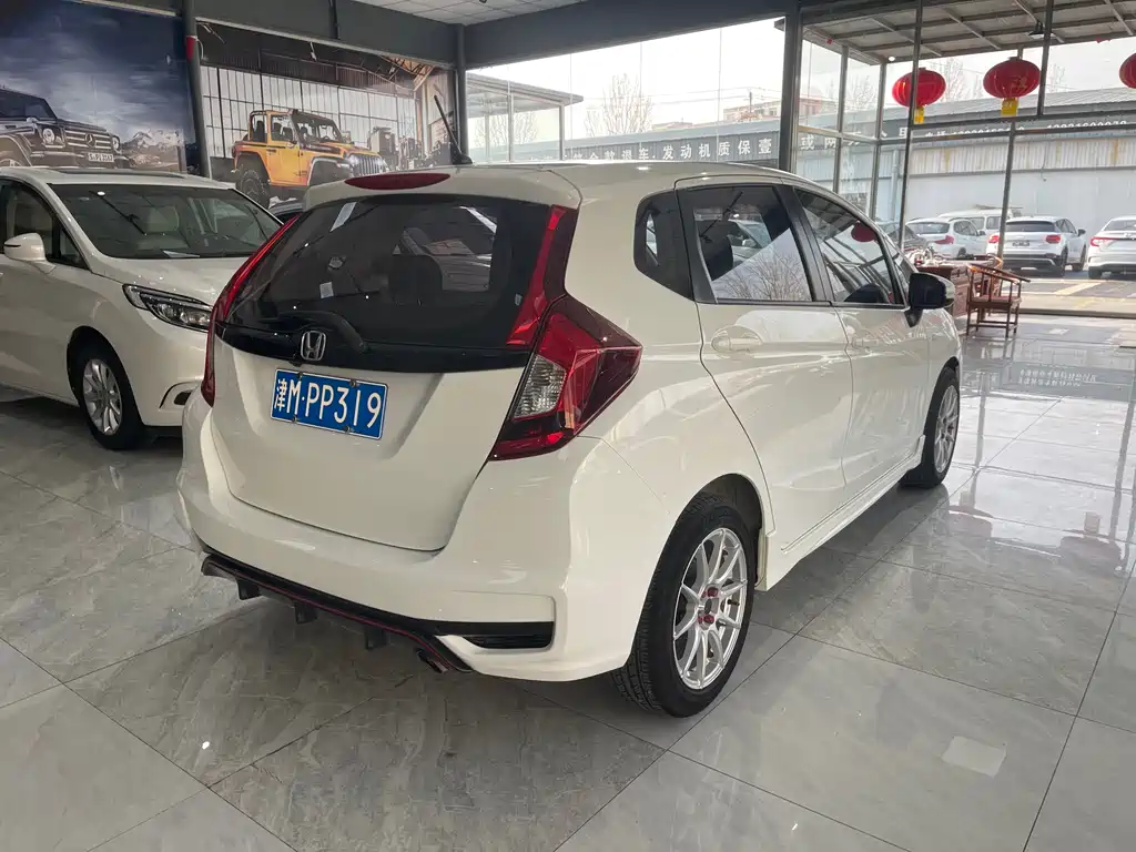 Honda Fit — фото 9
