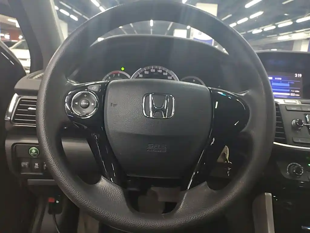 Honda Accord — фото 11
