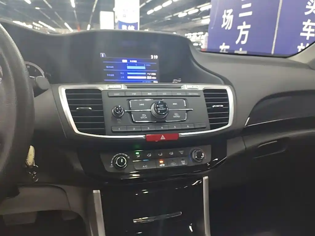 Honda Accord — фото 13