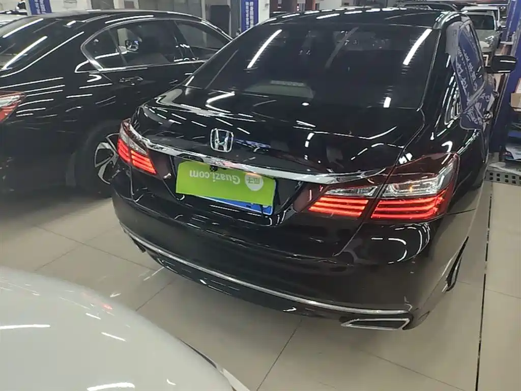 Honda Accord — фото 6