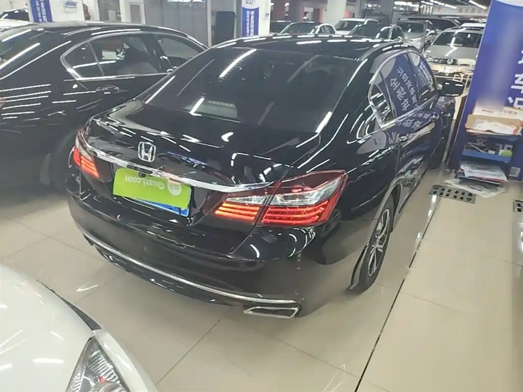 Honda Accord — фото 7