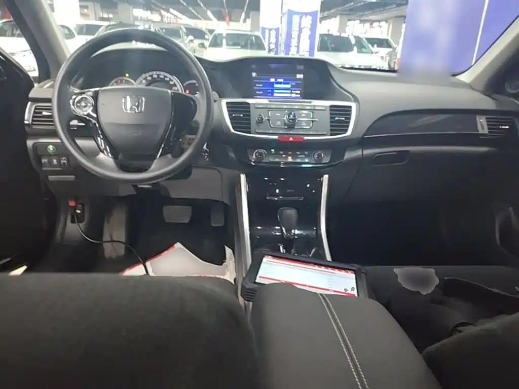 Honda Accord — фото 10