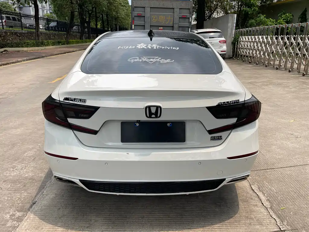 Honda Accord — фото 8