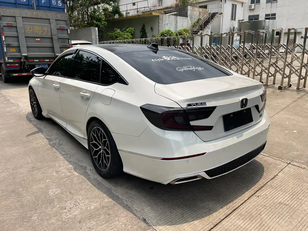 Honda Accord — фото 9