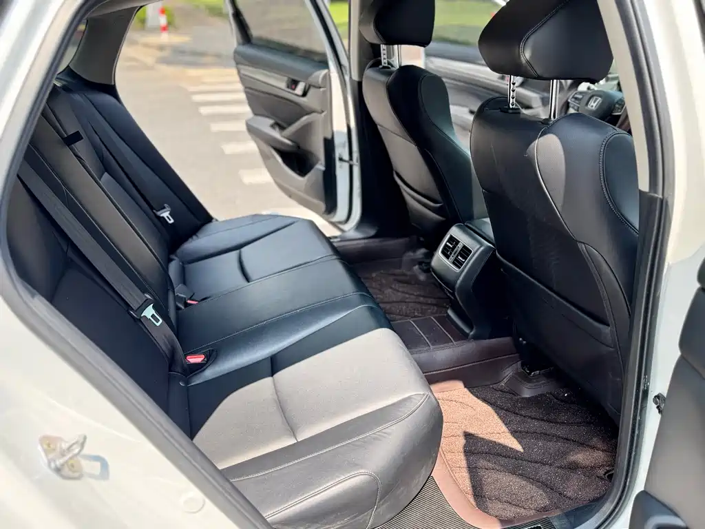 Honda Accord — фото 11