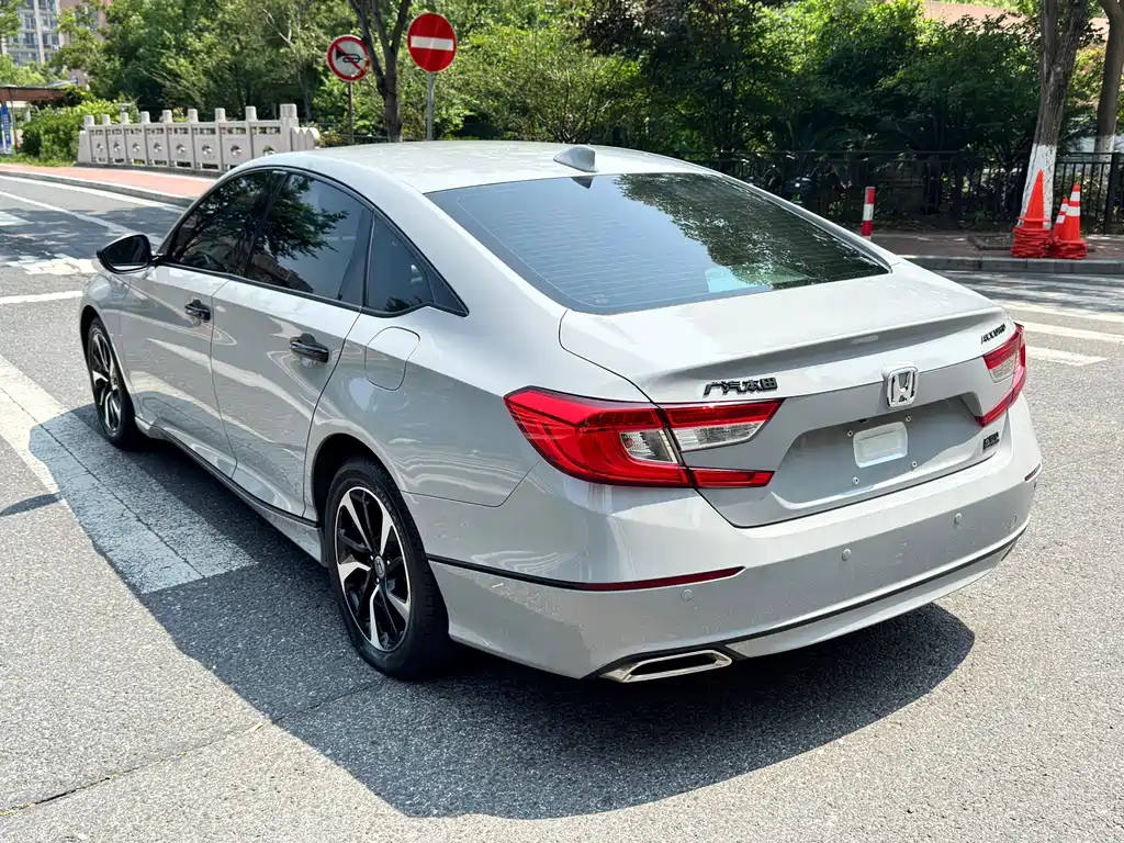 Honda Accord — фото 6