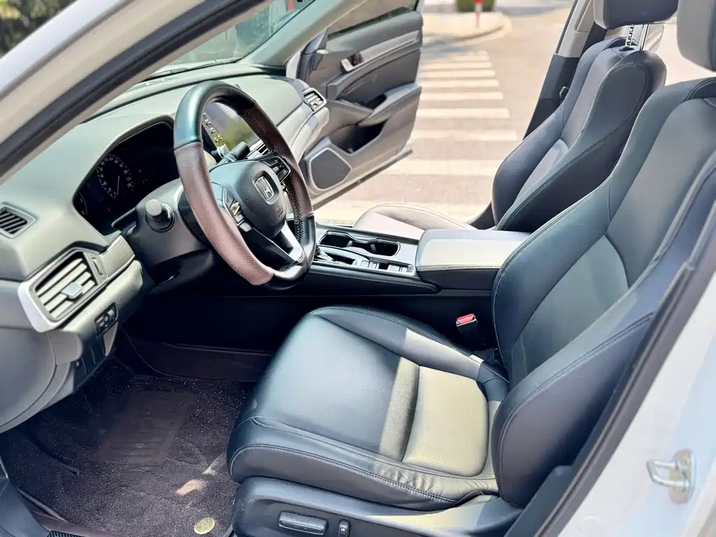 Honda Accord — фото 8