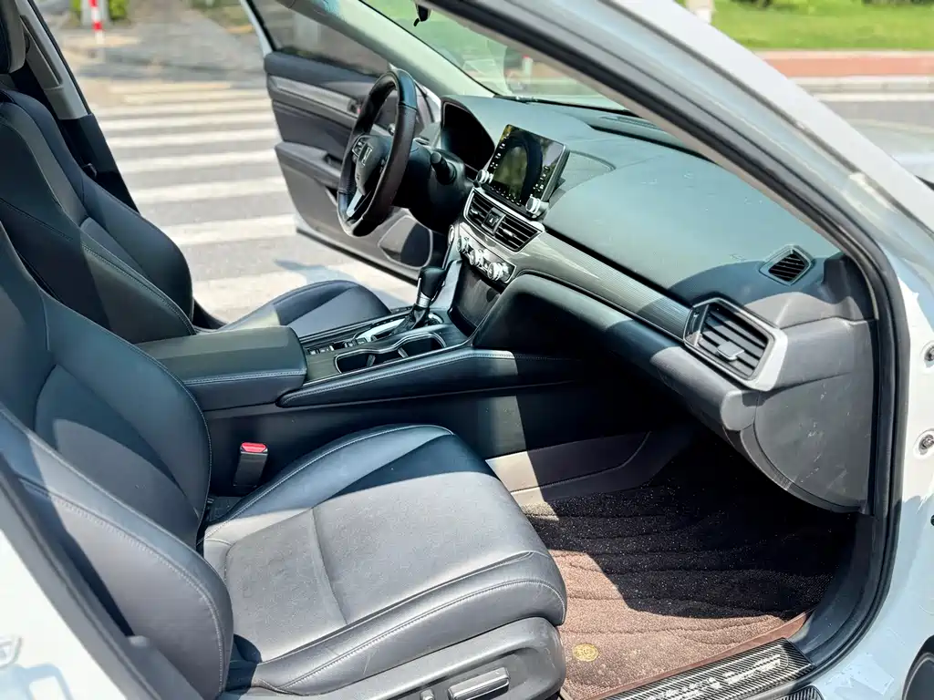 Honda Accord — фото 10