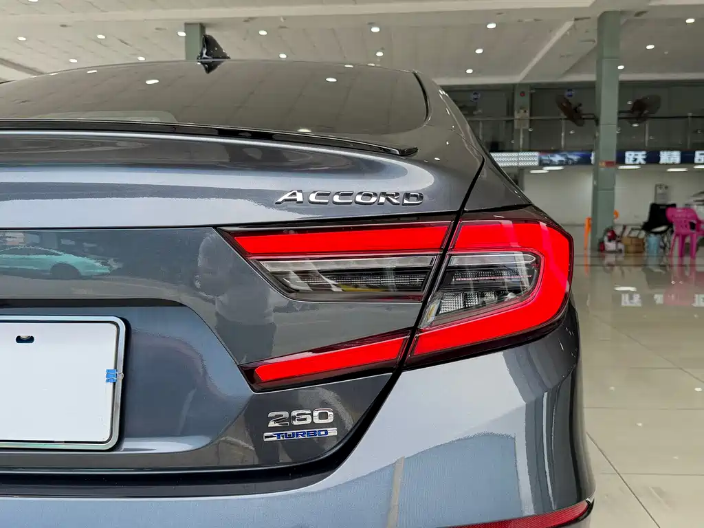 Honda Accord — фото 11