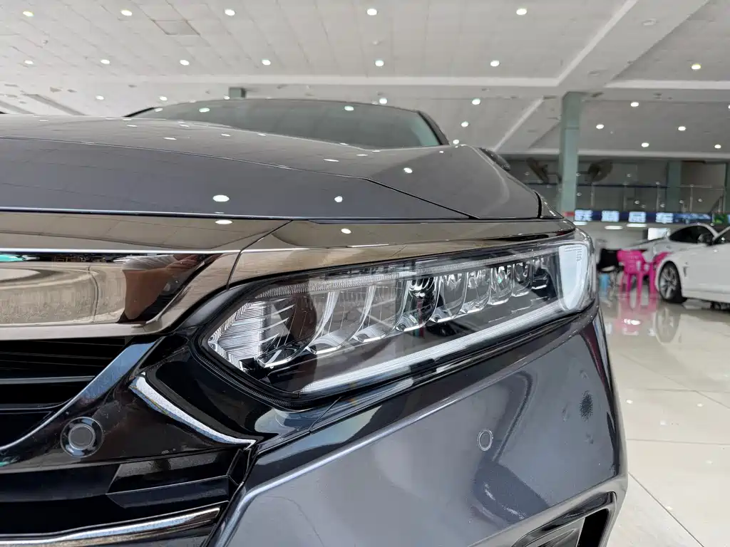 Honda Accord — фото 10