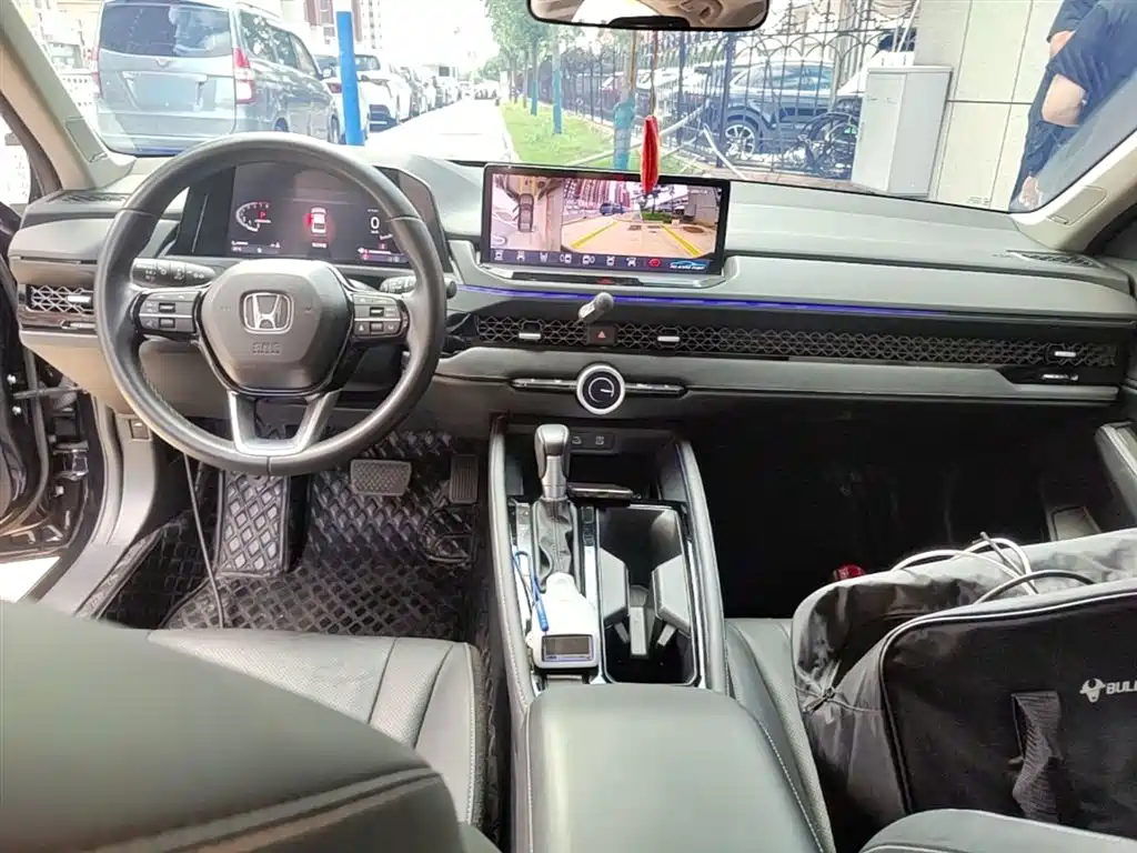 Honda Accord — фото 10
