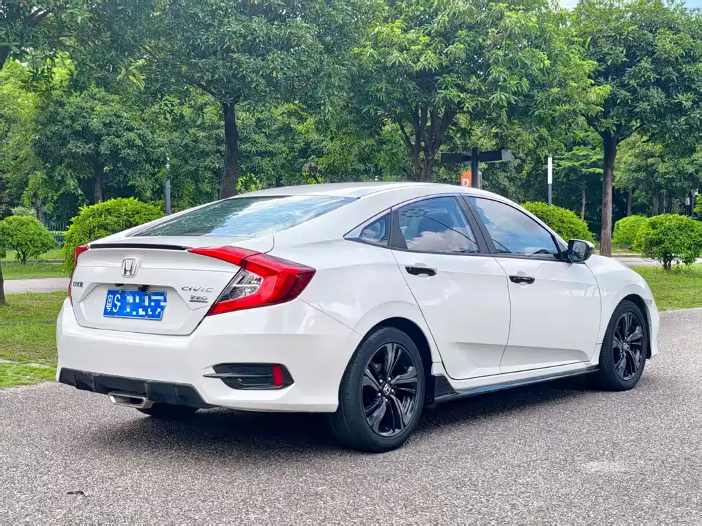 Honda Civic — фото 8