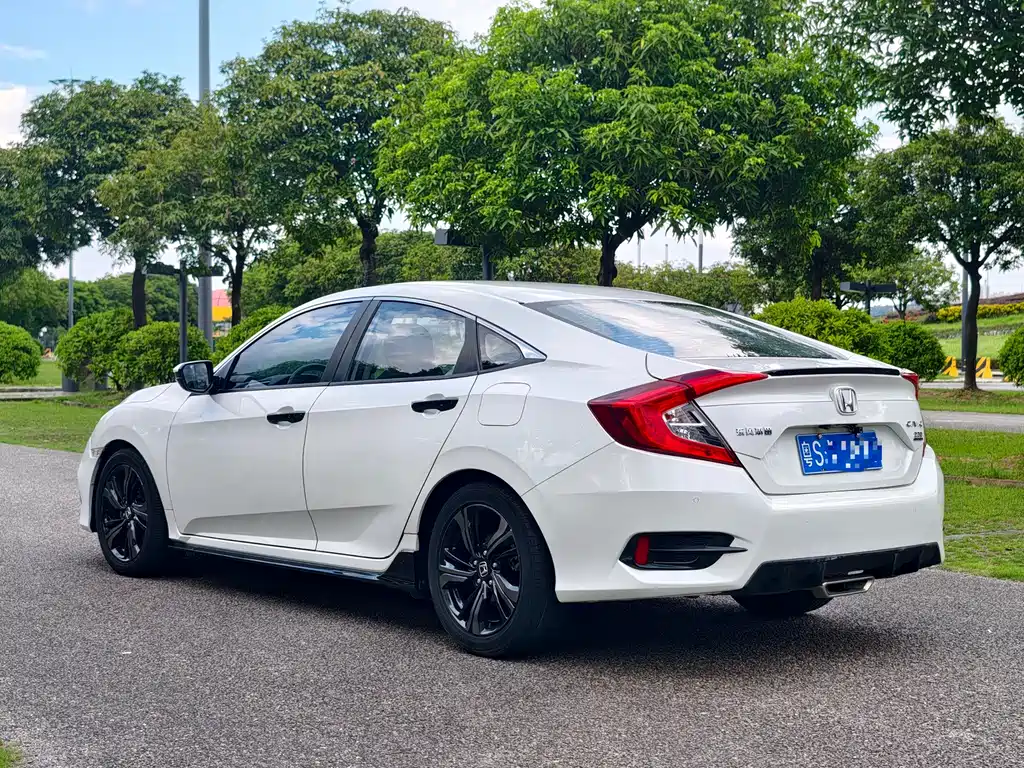Honda Civic — фото 10
