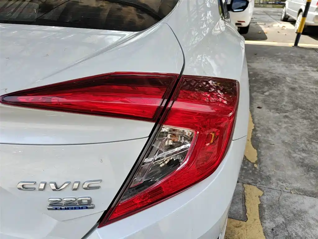 Honda Civic — фото 8