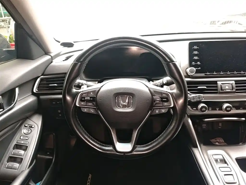 Honda Accord — фото 17