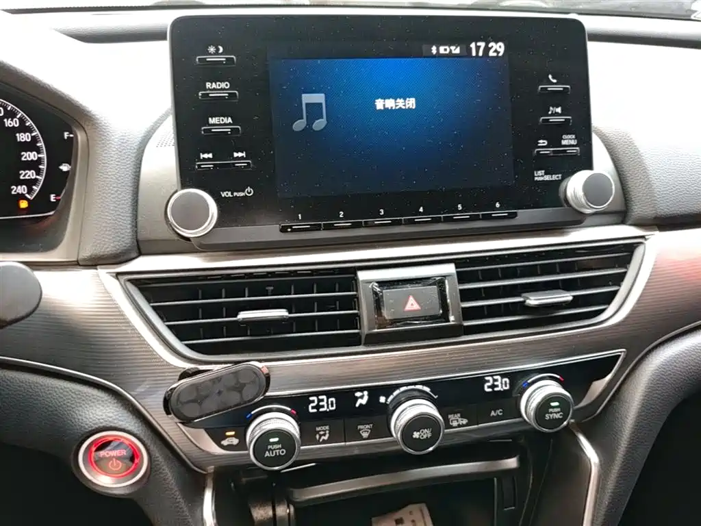 Honda Accord — фото 20