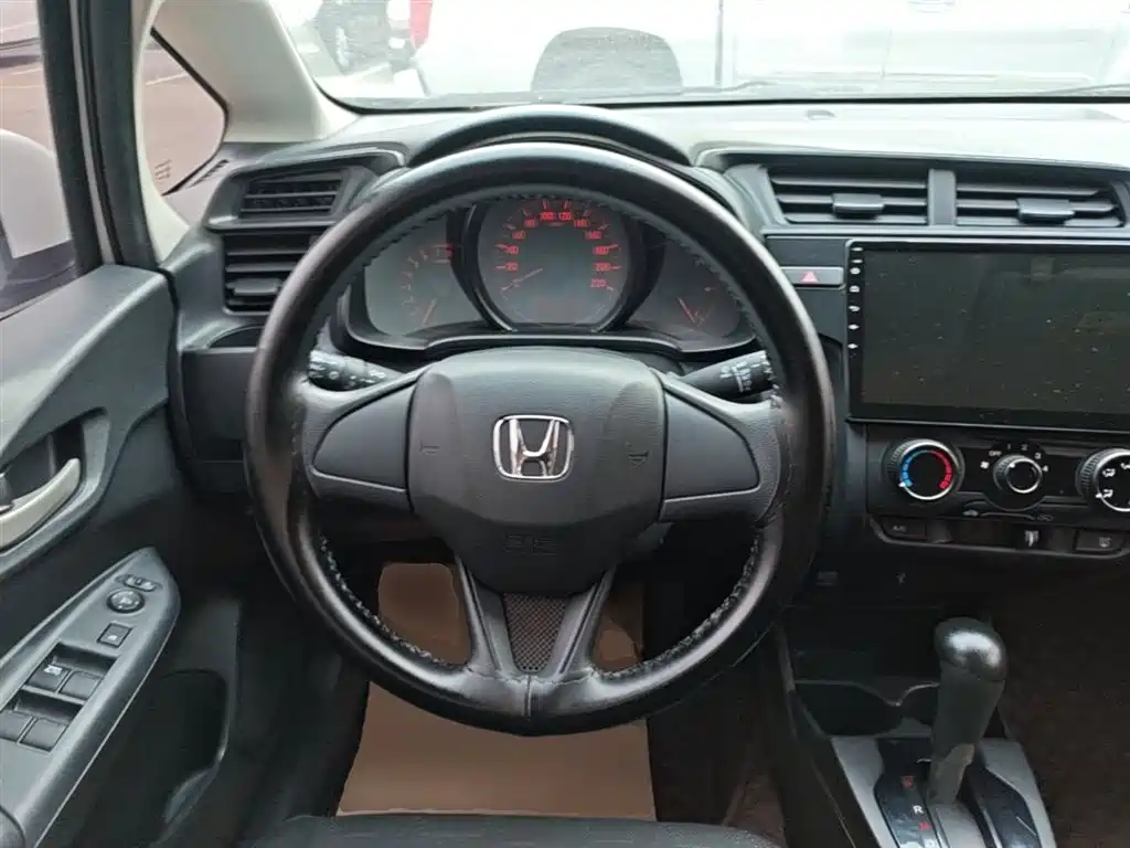 Honda Fit — фото 11