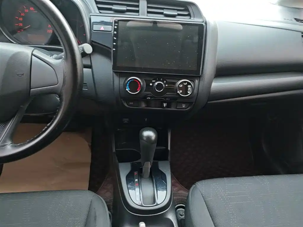 Honda Fit — фото 13