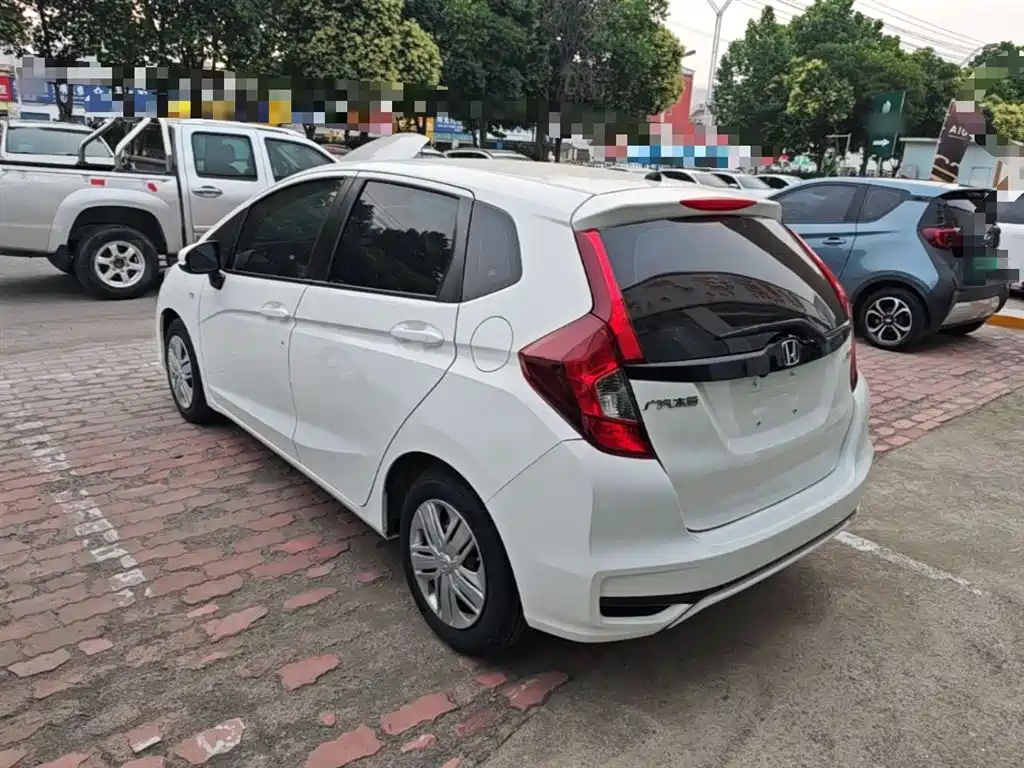 Honda Fit — фото 5