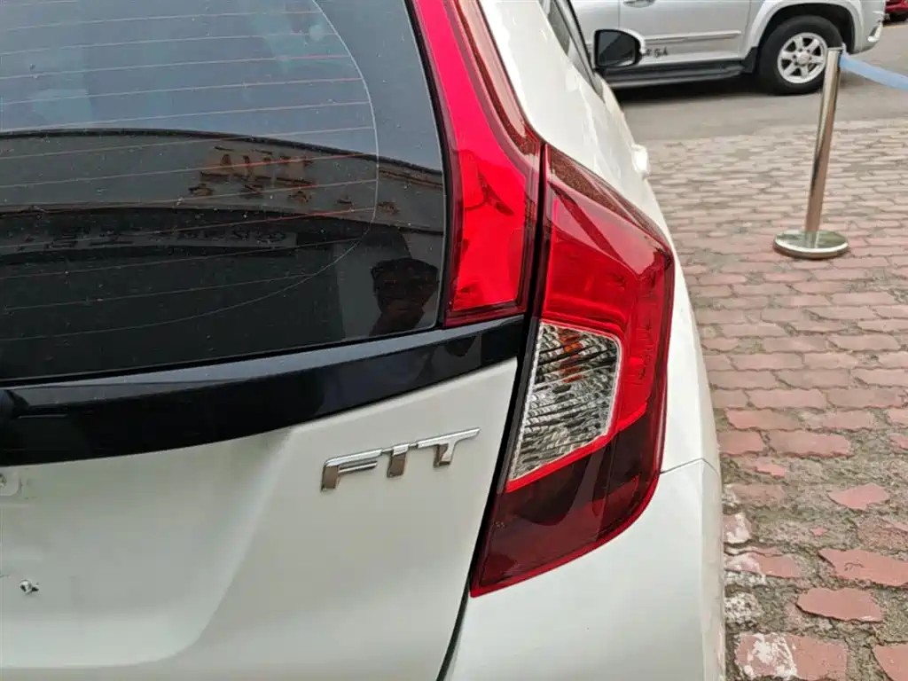Honda Fit — фото 8